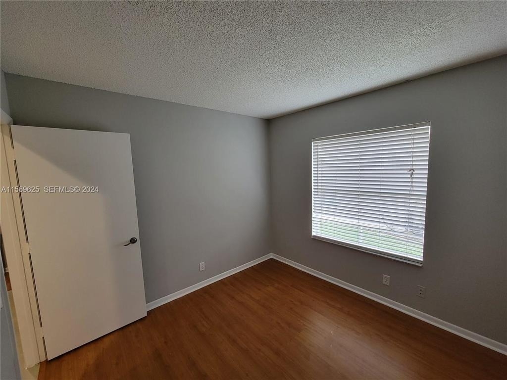 928 Falling Water Road - Photo 17