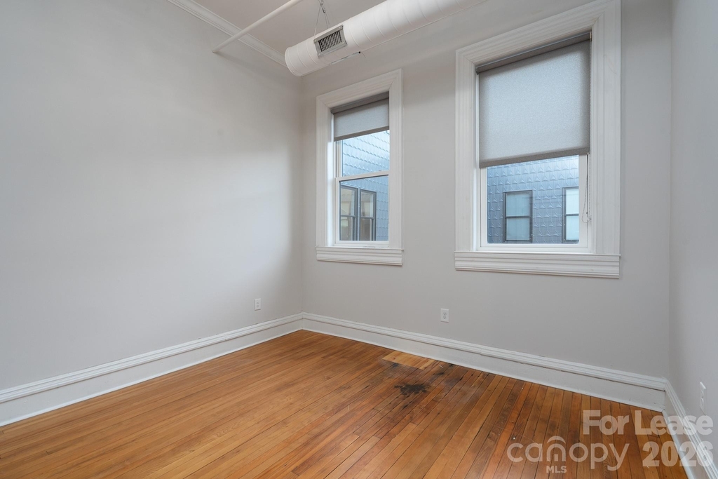 52 Union Street S - Photo 1