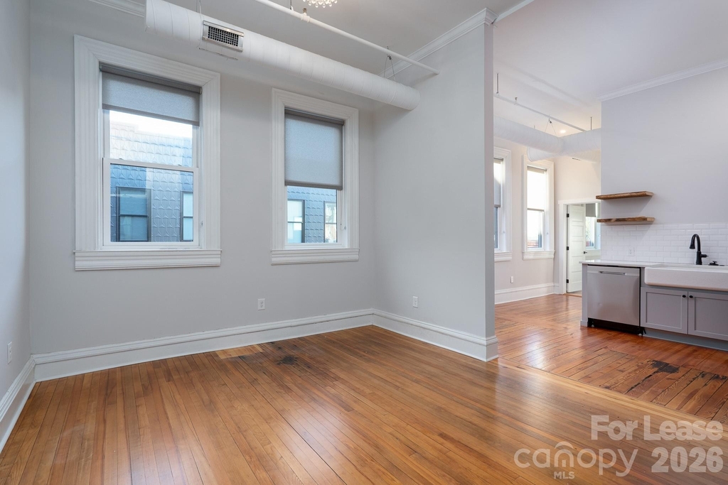 52 Union Street S - Photo 2