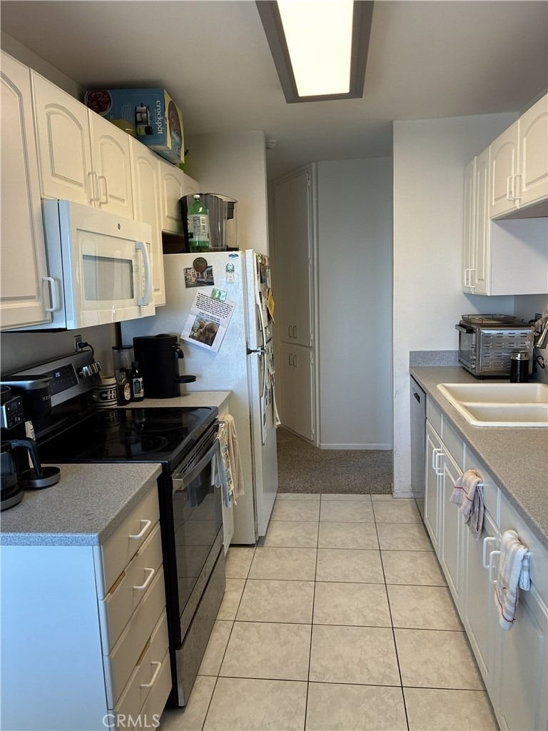 640 The Village - Photo 8
