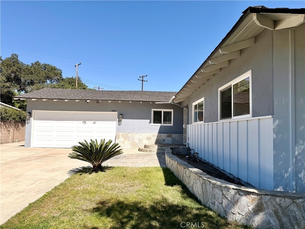 1429 Underhill - Photo 1