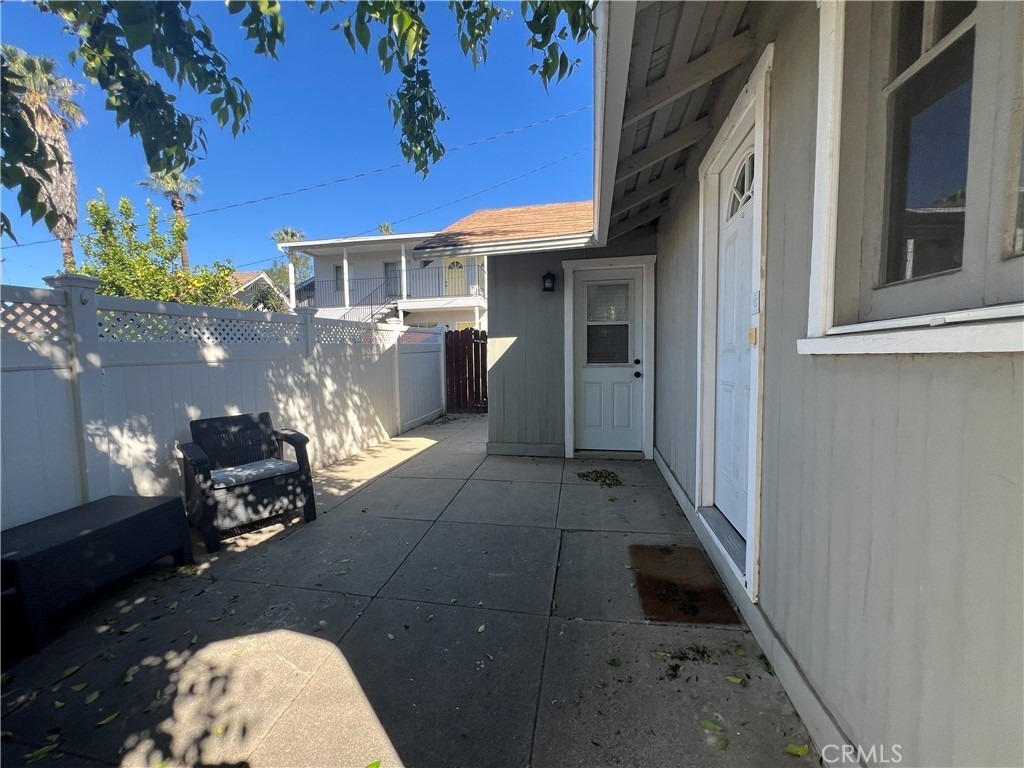 128 1/2 N Ivy - Photo 4
