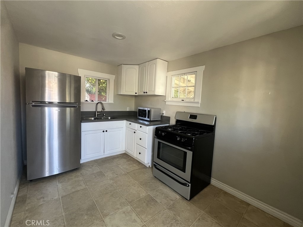 128 1/2 N Ivy - Photo 3