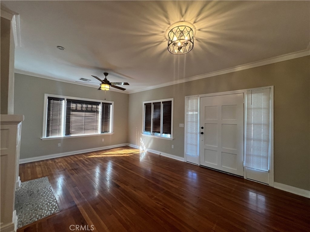 128 N Ivy - Photo 1
