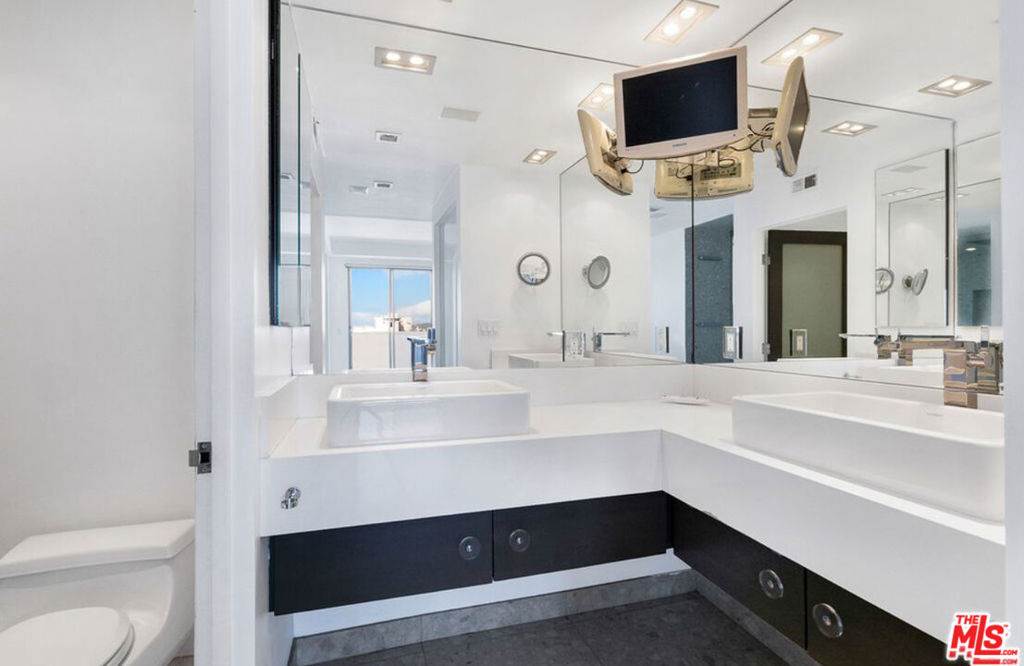 7250 Franklin Avenue - Photo 29