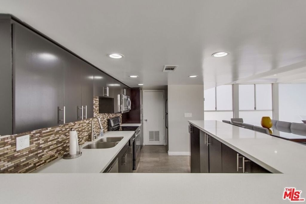7250 Franklin Avenue - Photo 10