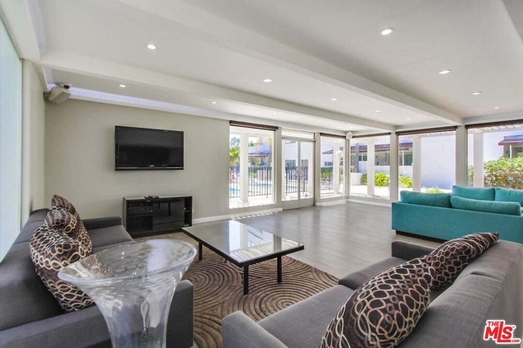 7250 Franklin Avenue - Photo 8