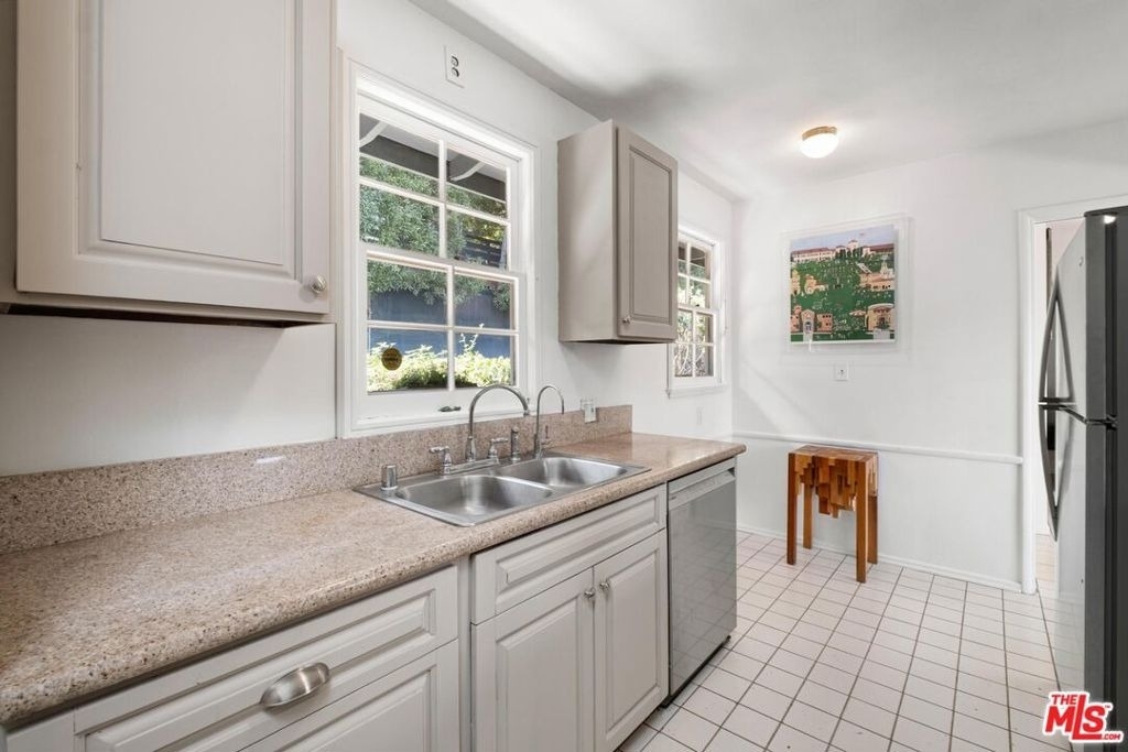 2294 Mountain Oak Drive - Photo 7