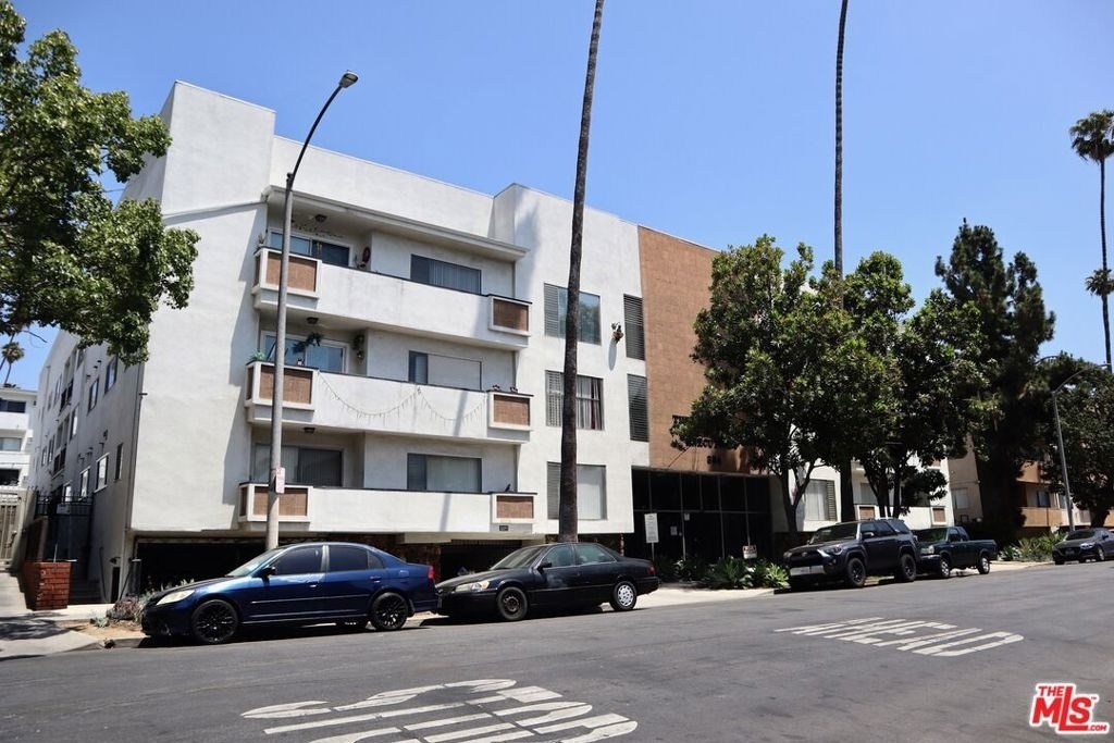 334 S Gramercy Place - Photo 0