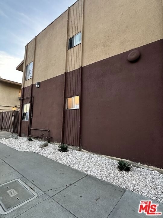 6795 N Paramount Boulevard - Photo 7