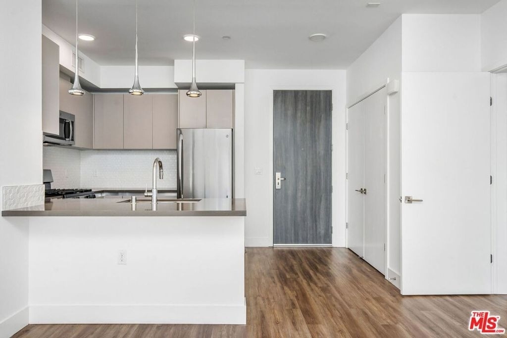 453 S Kenmore Avenue - Photo 18