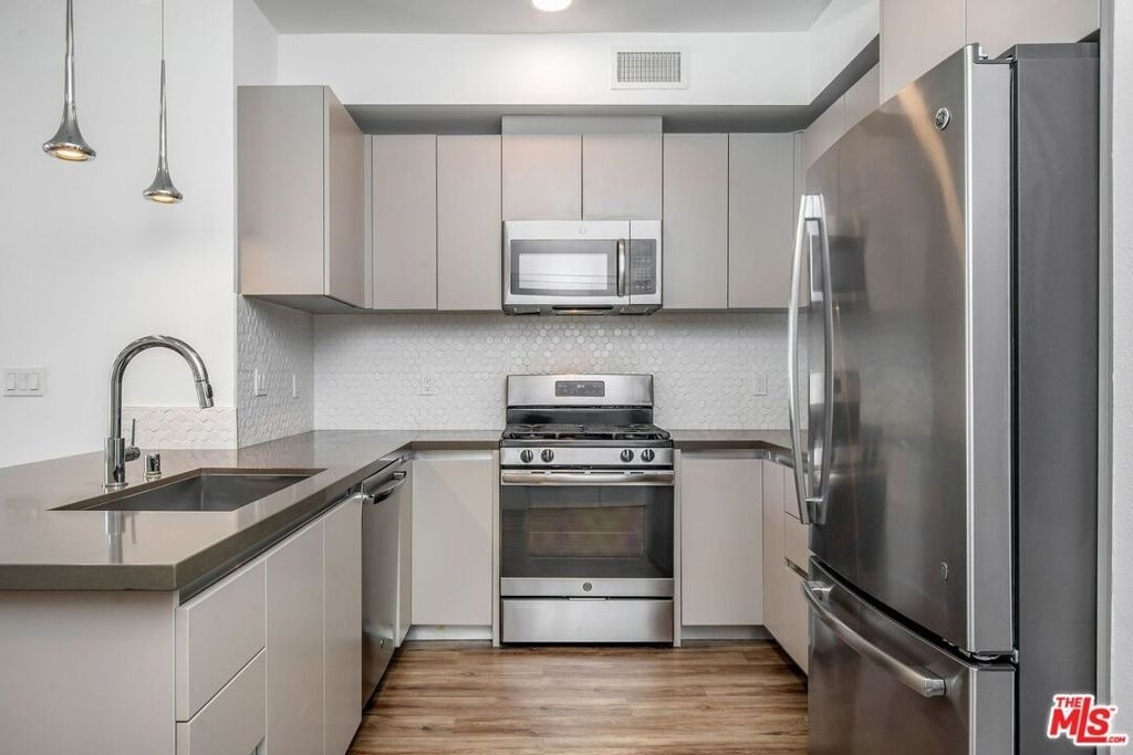 453 S Kenmore Avenue - Photo 23