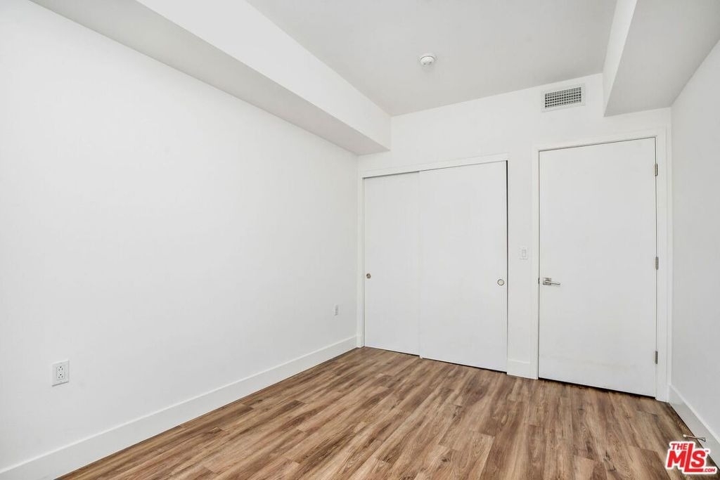 453 S Kenmore Avenue - Photo 22