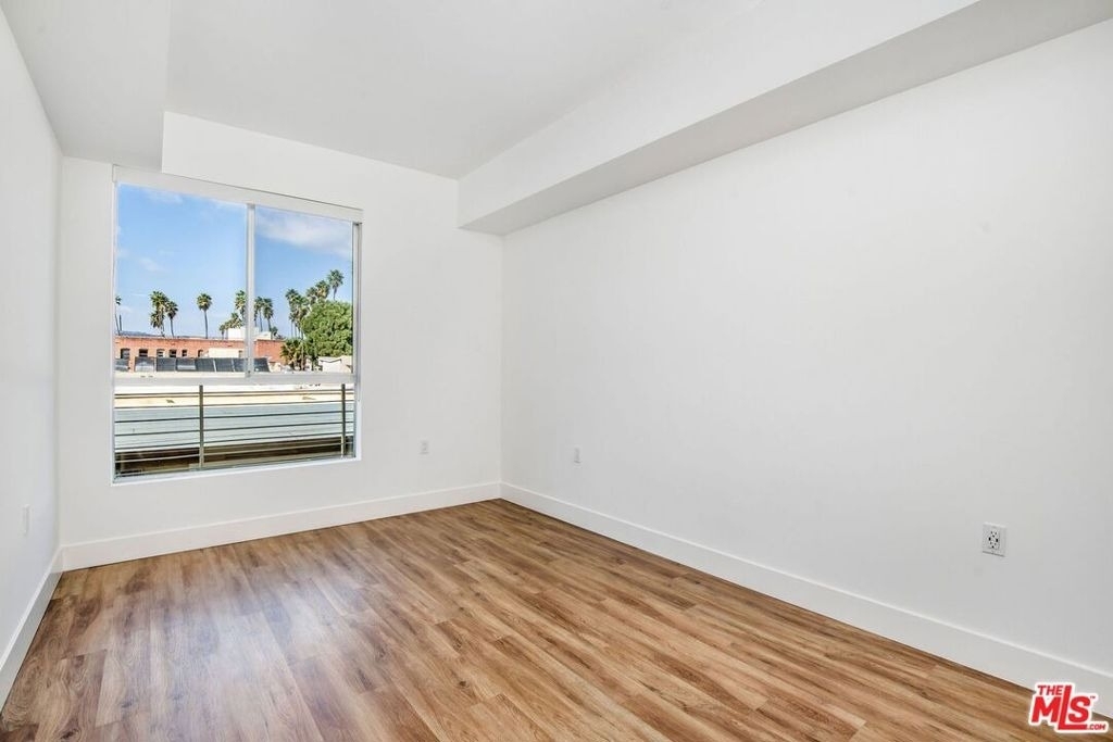 453 S Kenmore Avenue - Photo 21