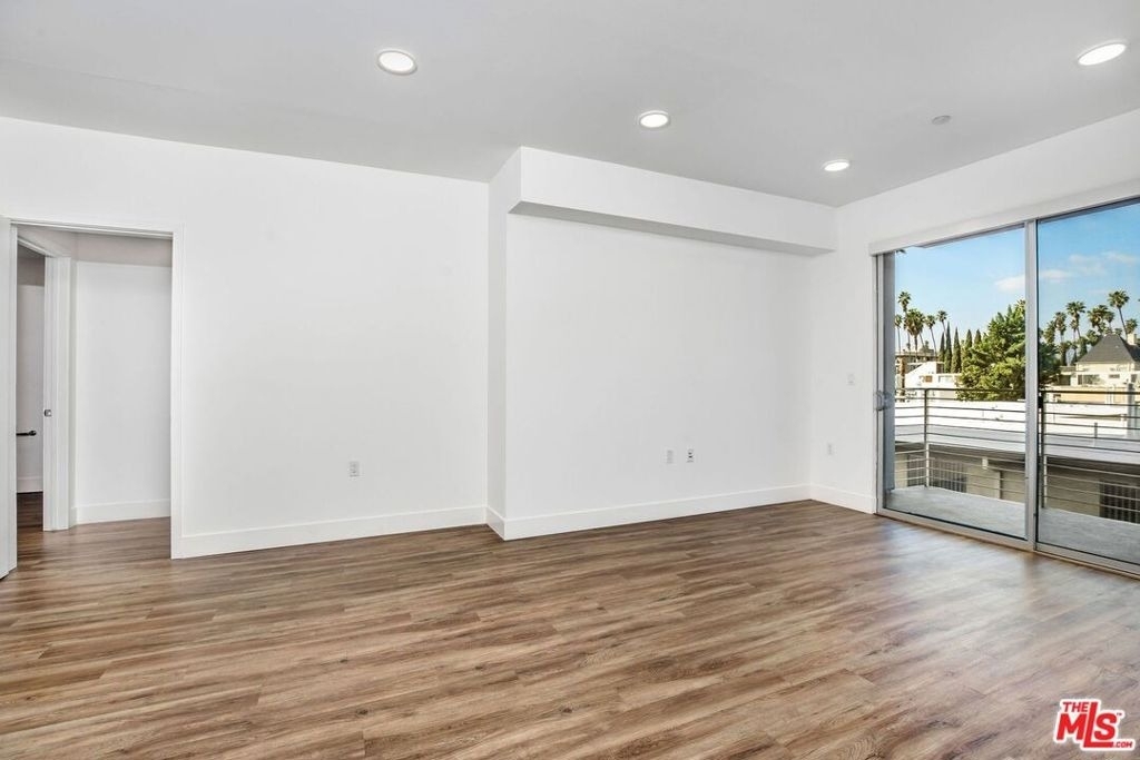 453 S Kenmore Avenue - Photo 10
