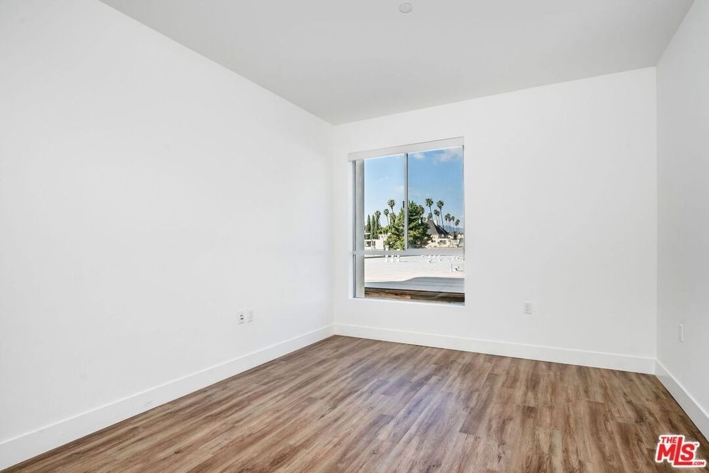 453 S Kenmore Avenue - Photo 12