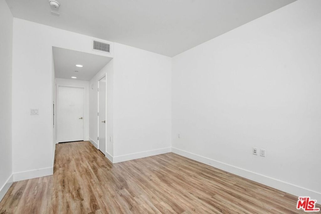 453 S Kenmore Avenue - Photo 8