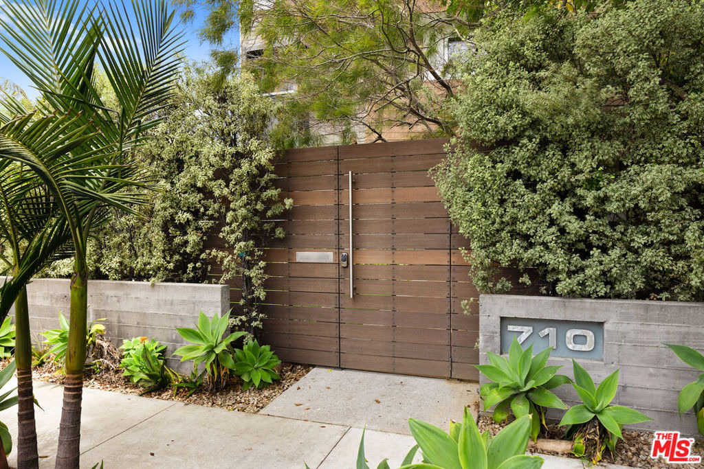 710 Milwood Avenue - Photo 0