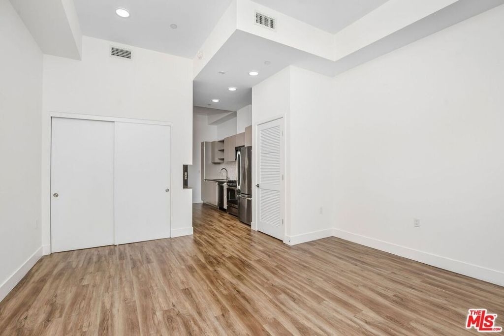 453 S Kenmore Avenue - Photo 13
