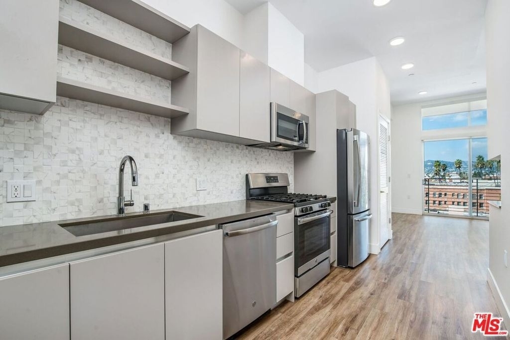 453 S Kenmore Avenue - Photo 18