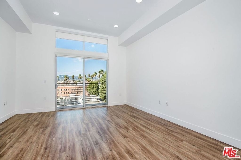 453 S Kenmore Avenue - Photo 12