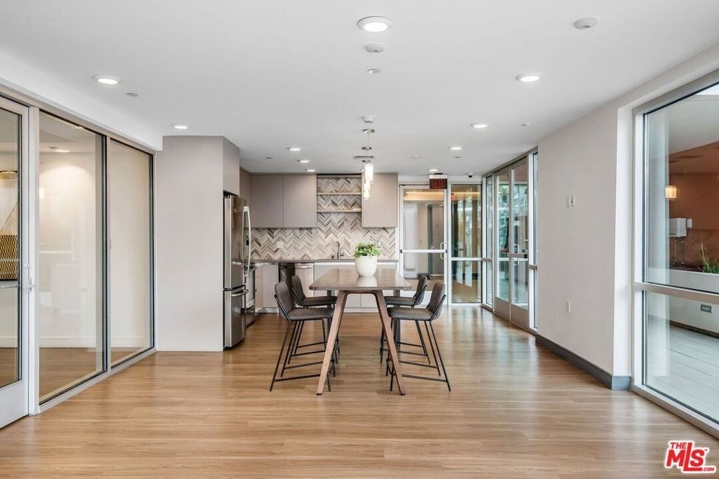 453 S Kenmore Avenue - Photo 10