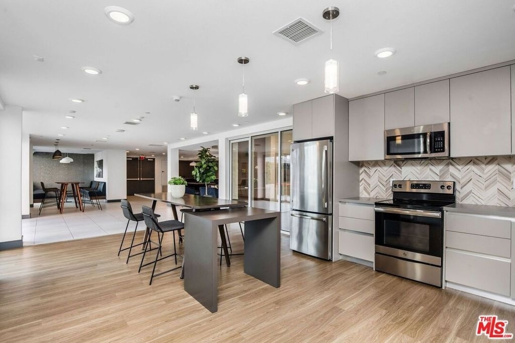 453 S Kenmore Avenue - Photo 8