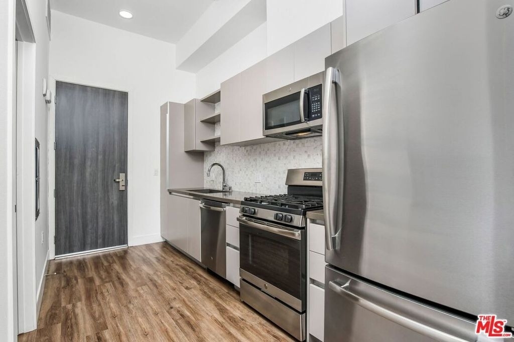 453 S Kenmore Avenue - Photo 17
