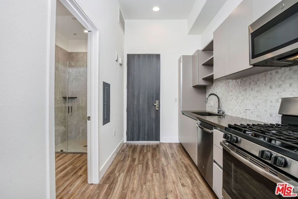 453 S Kenmore Avenue - Photo 15