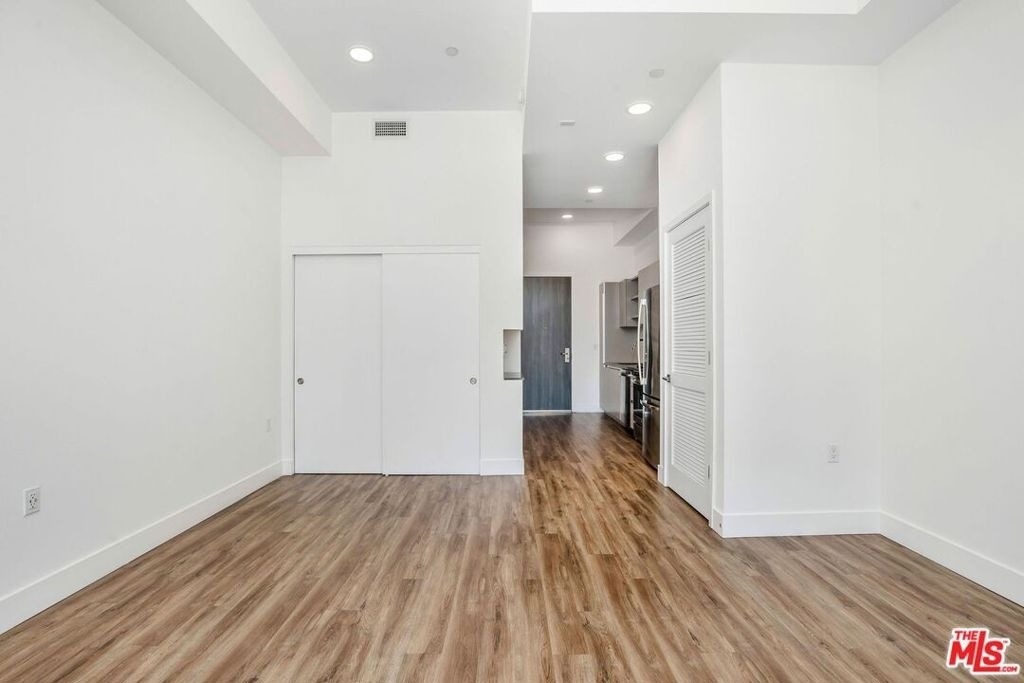 453 S Kenmore Avenue - Photo 14