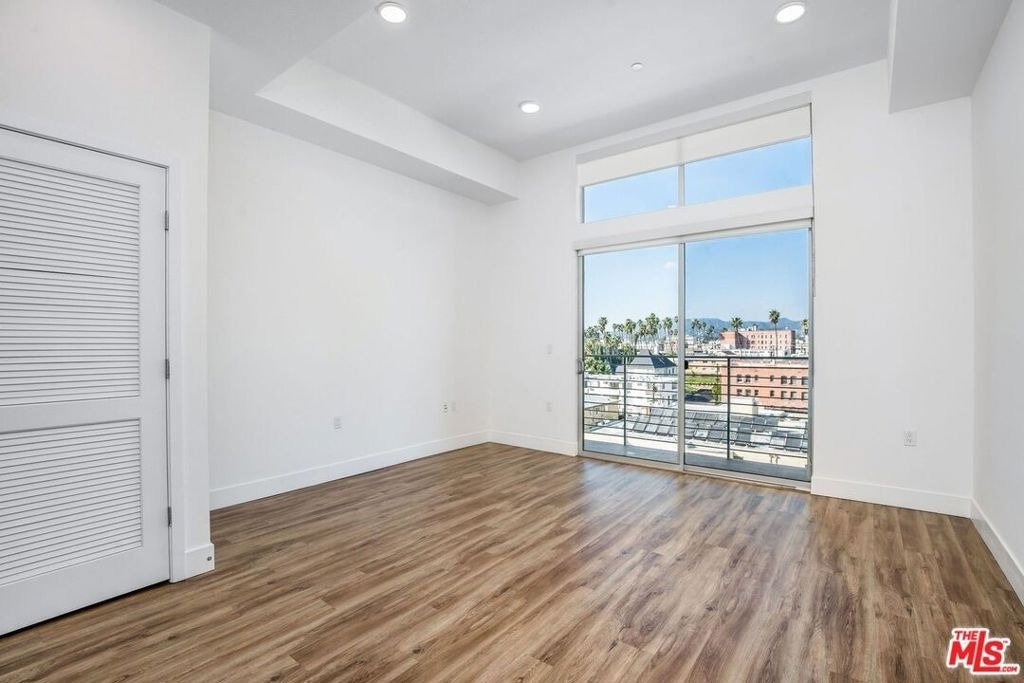 453 S Kenmore Avenue - Photo 11
