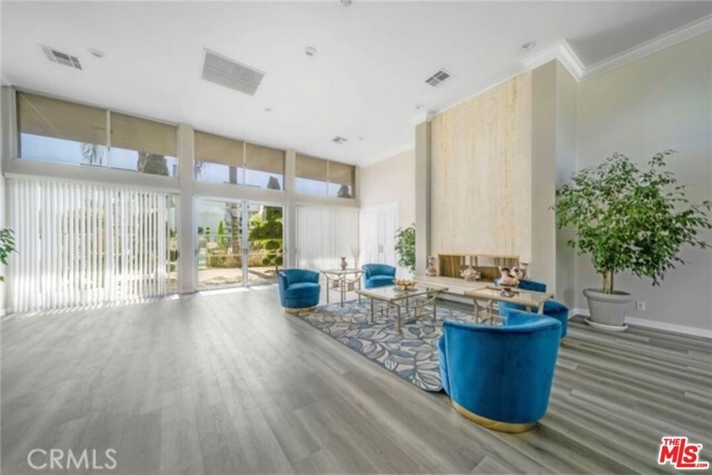 5301 Balboa Boulevard - Photo 9