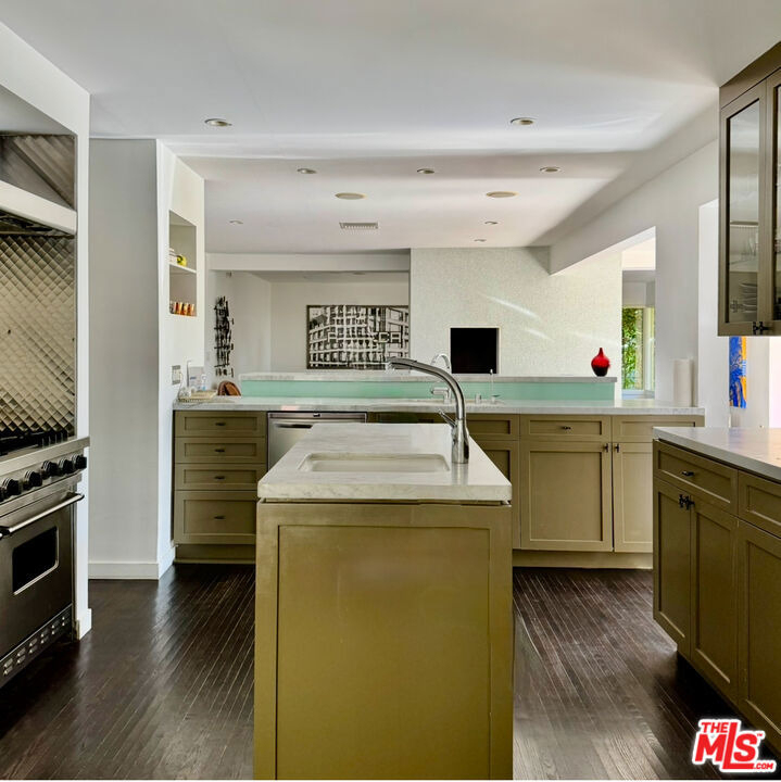 1555 Rising Glen Road - Photo 8