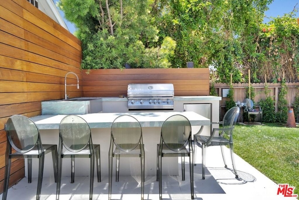 1368 Beckwith Avenue - Photo 2