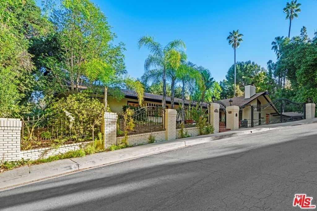 17449 Sumiya Drive - Photo 4
