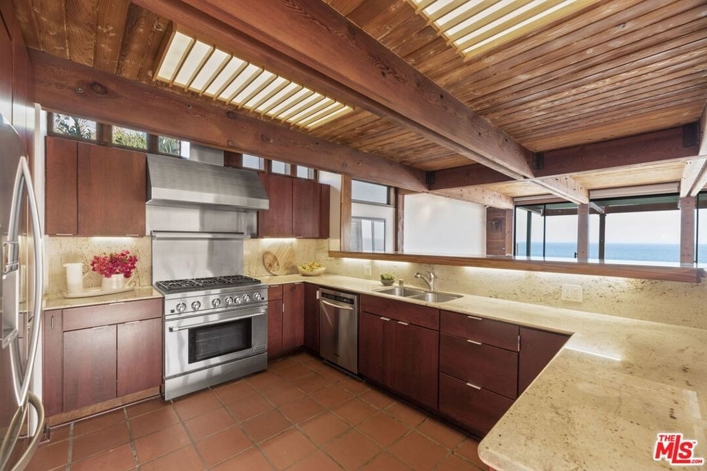31648 Broad Beach Road - Photo 5