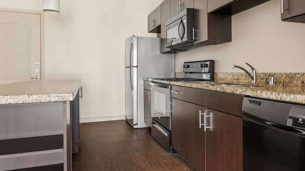 1111 S Main St - Photo 3