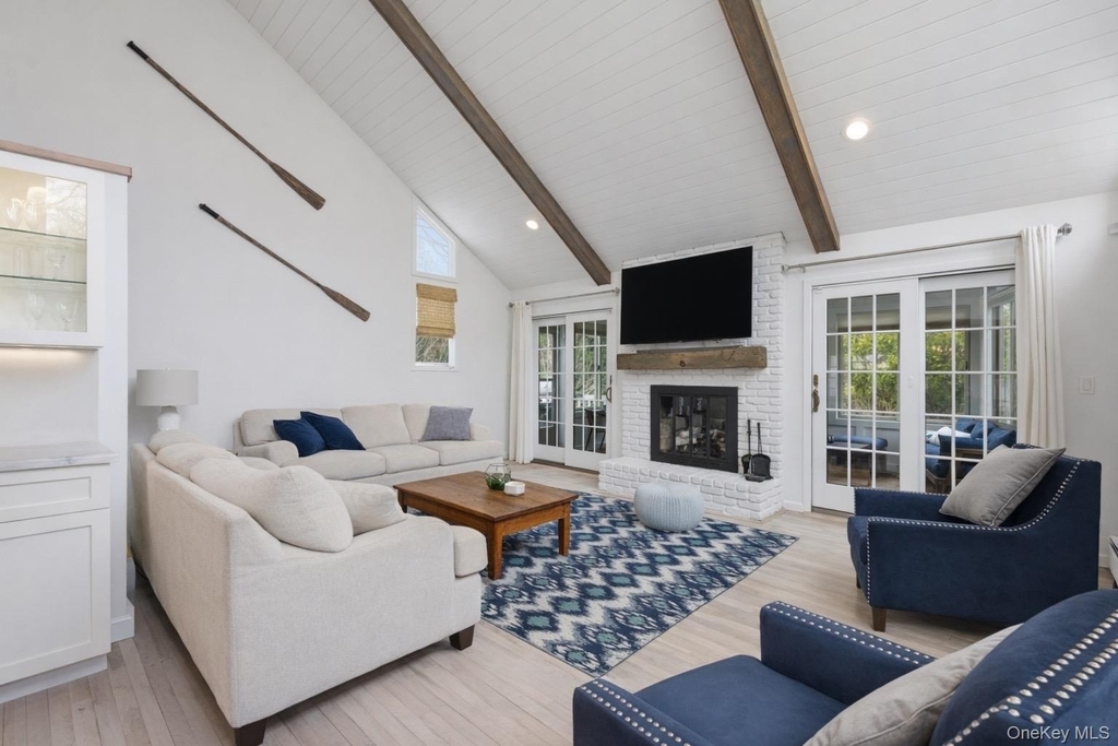 1 Canal Way - Photo 2