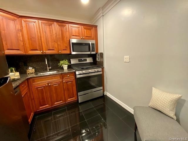 327 Brook Avenue - Photo 2