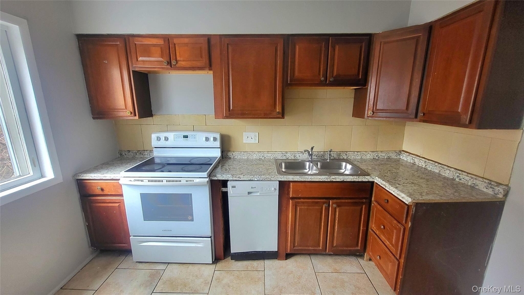 174 South Avenue - Photo 1