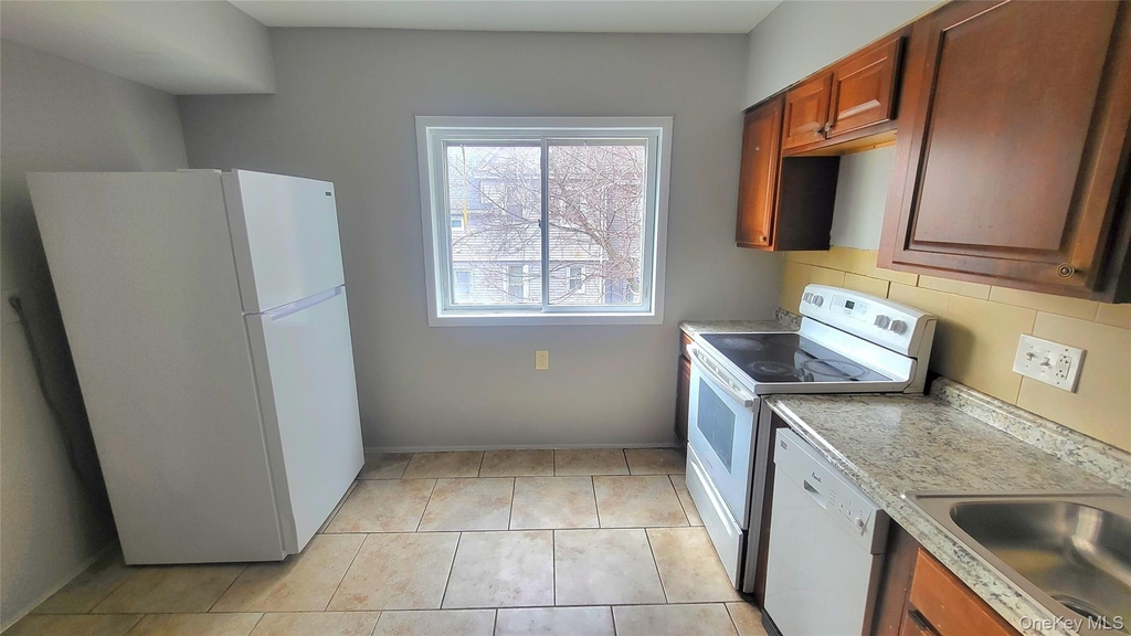 174 South Avenue - Photo 2