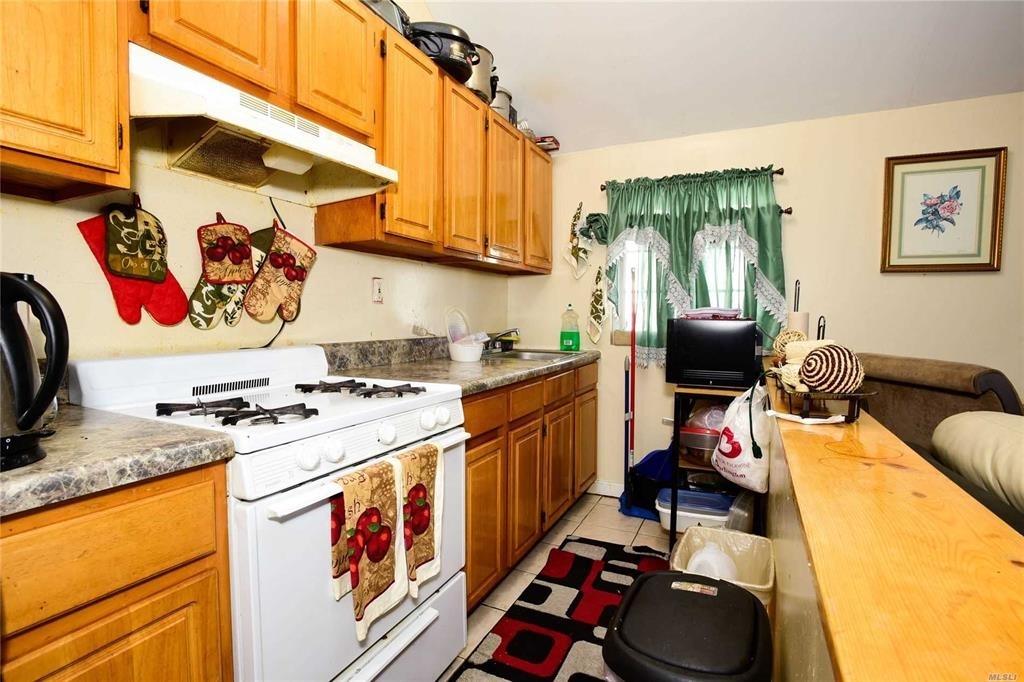 Troy Avenue - Photo 1