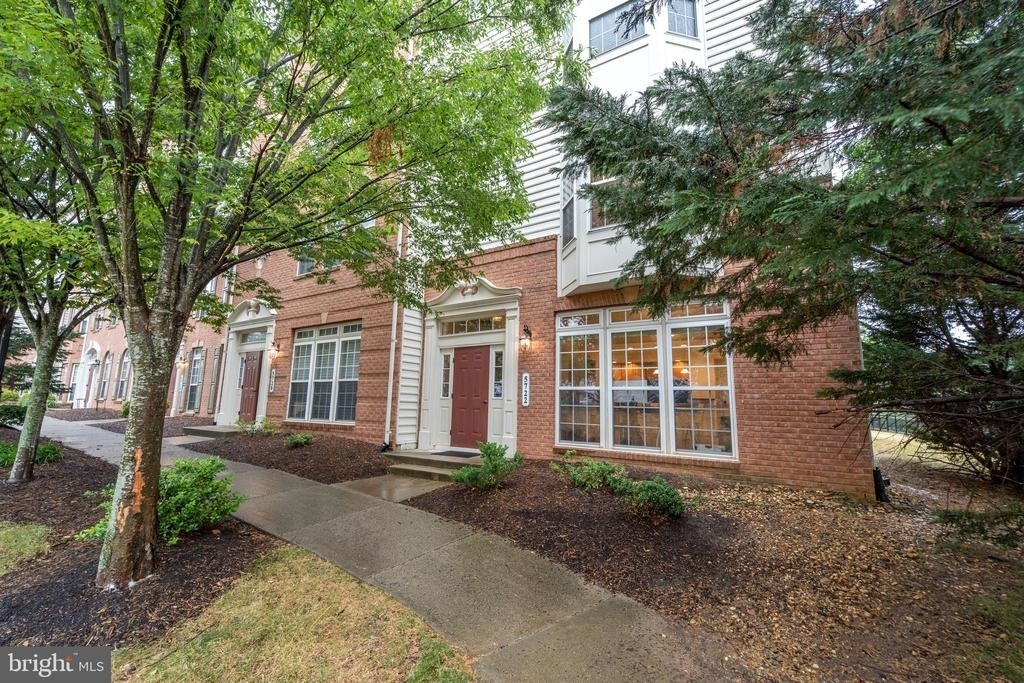 5722 Callcott Way - Photo 0