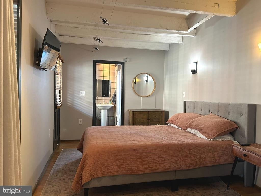 225 E King Street - Photo 11