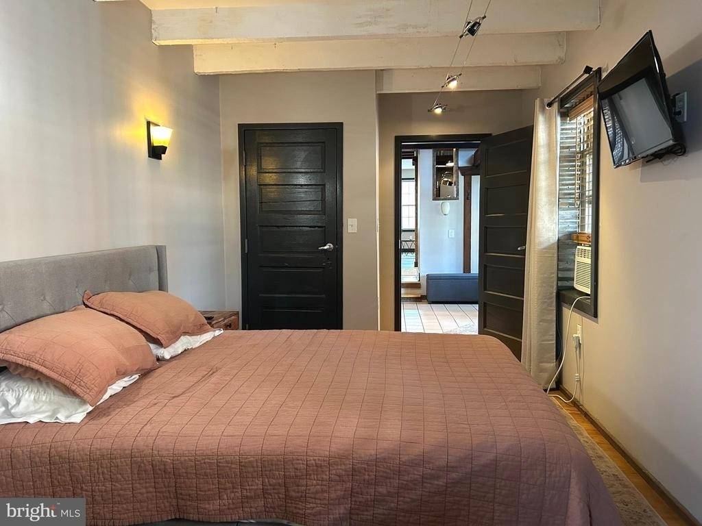 225 E King Street - Photo 12