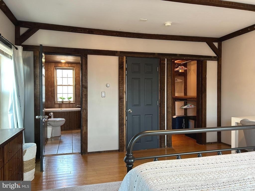 225 E King Street - Photo 18