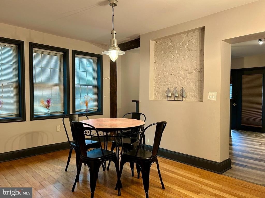 225 E King Street - Photo 9