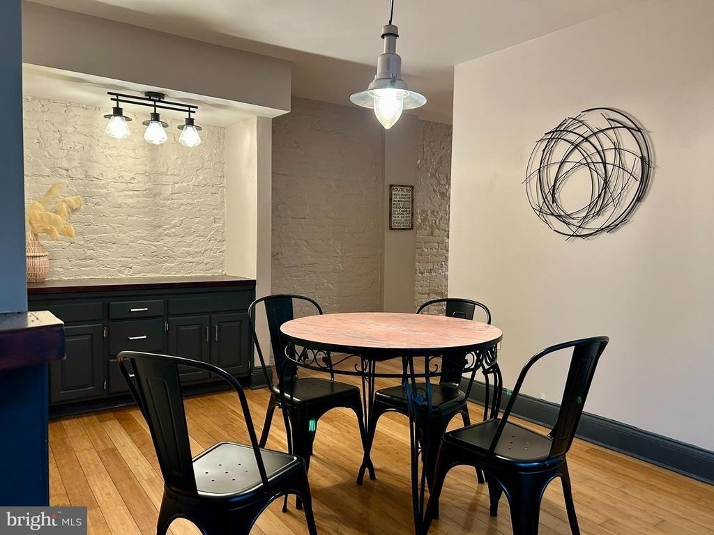 225 E King Street - Photo 8