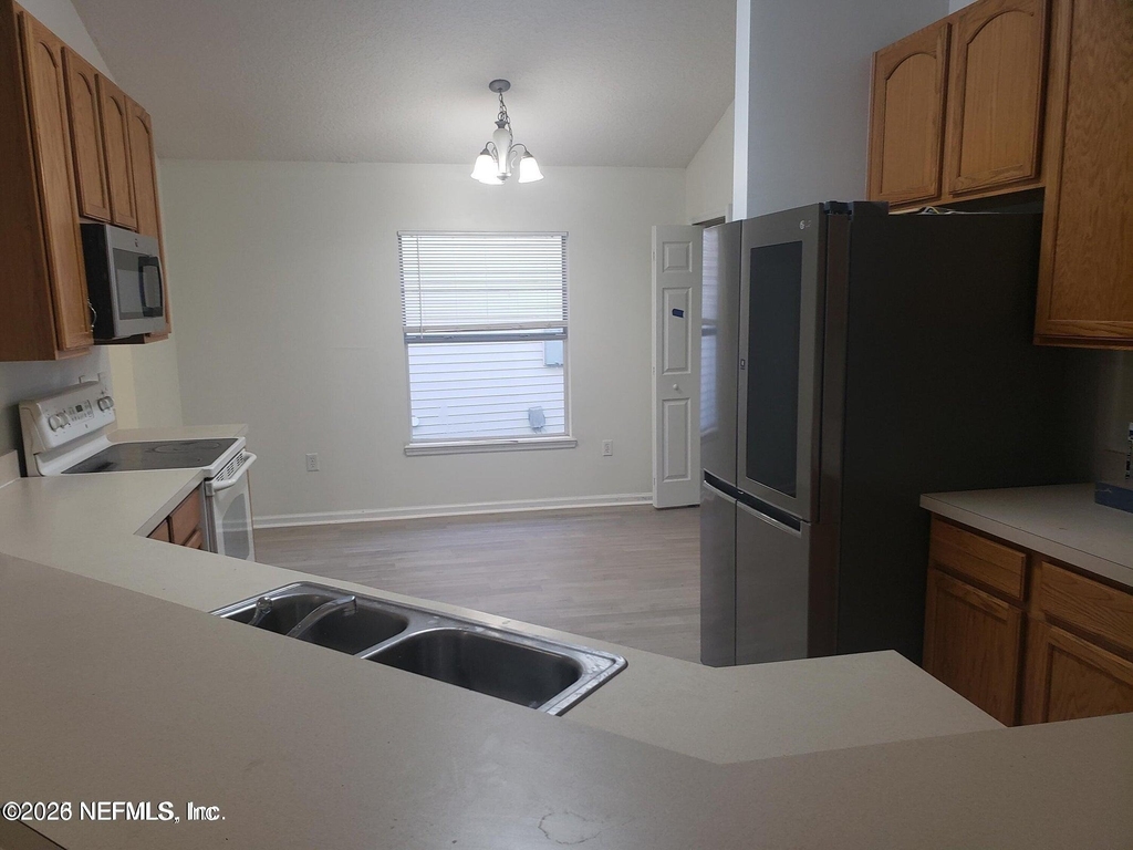 2506 Creekfront Drive - Photo 7