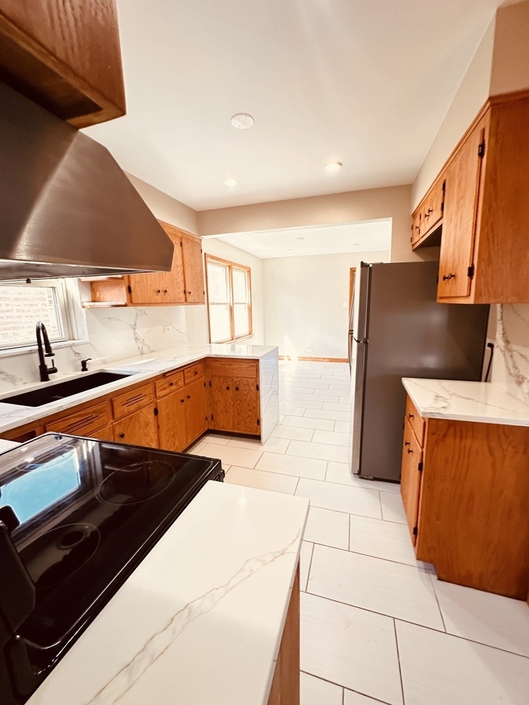 2823 W 71st Street - Photo 6